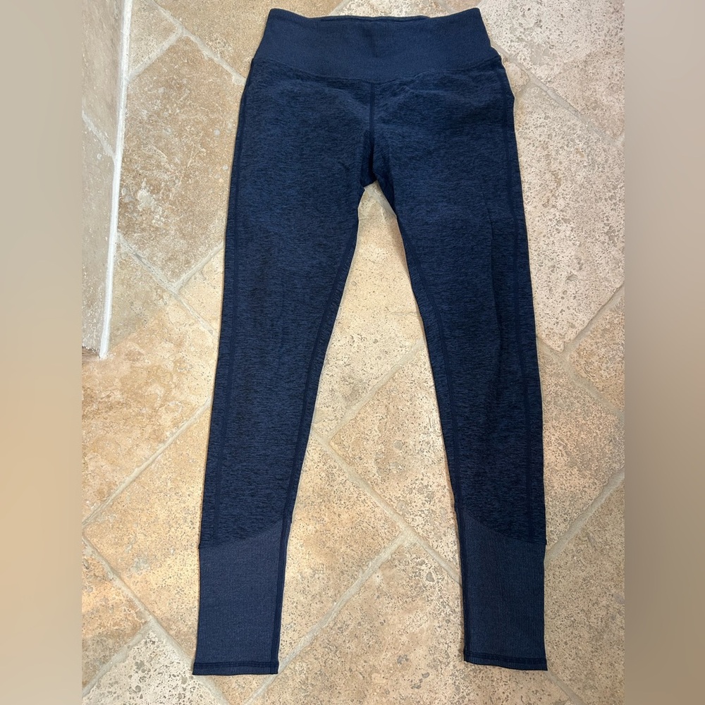 Great Condition Alo Yoga High Waist Lounge Leggings – Rich Navy Heather, Size M